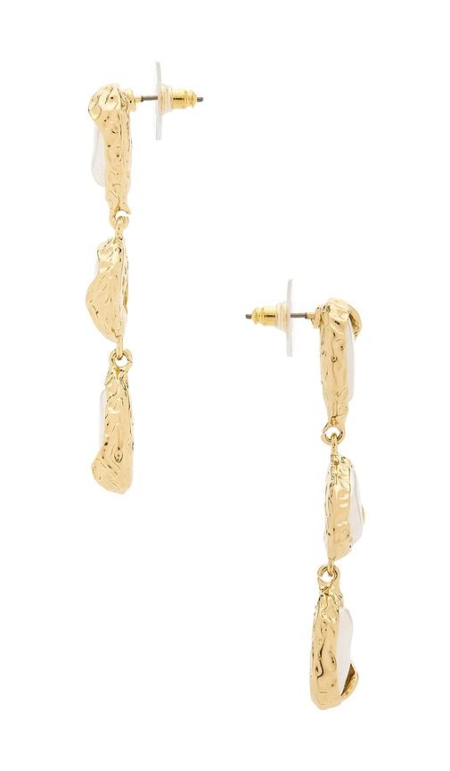 Heights Earrings in Metallic - petit moments - Modalova