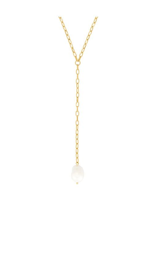 Pearl Drop Lariat Necklace in Metallic - petit moments - Modalova