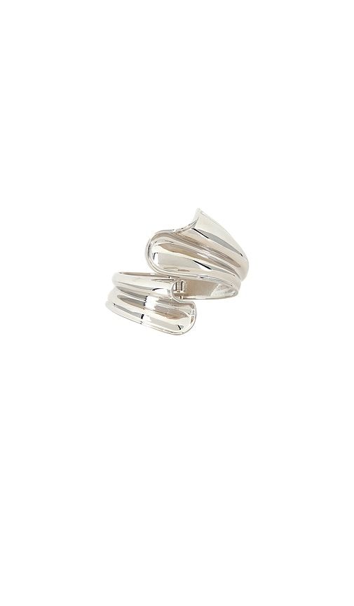 Sculpture Cuff in Metallic - petit moments - Modalova