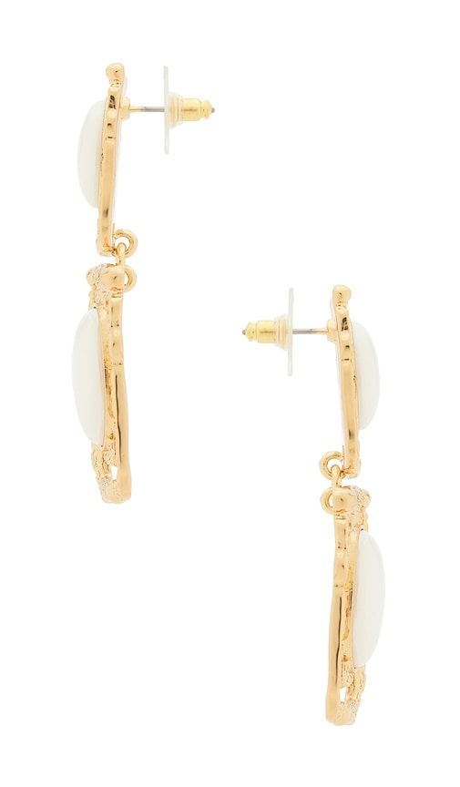 Ocean Relic Earrings in Ivory,Metallic - petit moments - Modalova