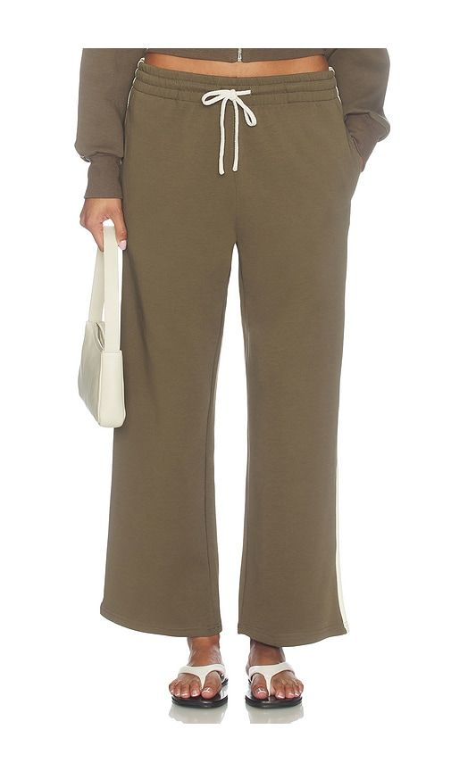 Claud Travel Track Pant in Olive. - size L (also in M, S, XS) - perfectwhitetee - Modalova