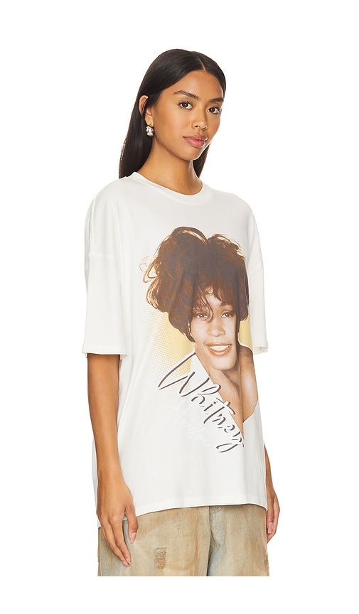 Whitney Houston Portrait Boxy Tee in Cream. - size L (also in M, XL/1X) - Philcos - Modalova