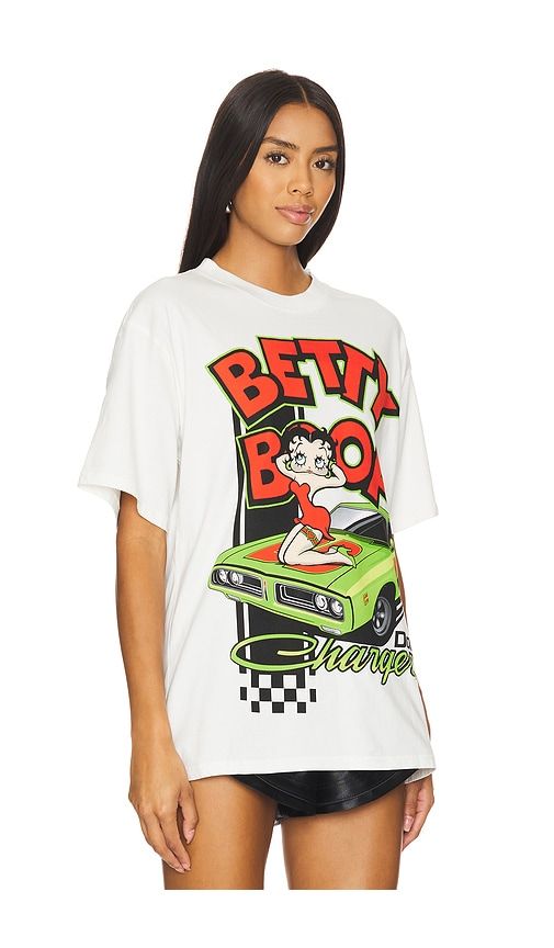 Betty Boop Dodge Charger Boxy Tee in White. - size L (also in M, S, XL/1X) - Philcos - Modalova