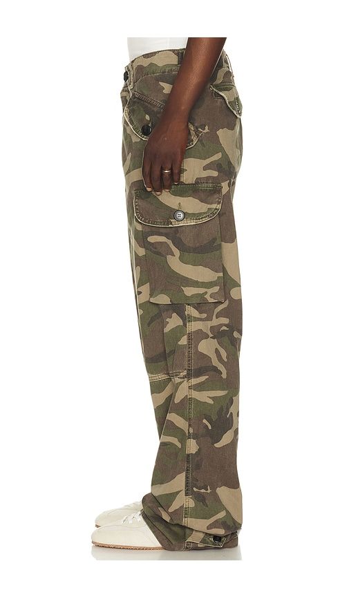 Camo Utility Cargo Pants in Green. - size 31 (also in 36) - Found - Modalova