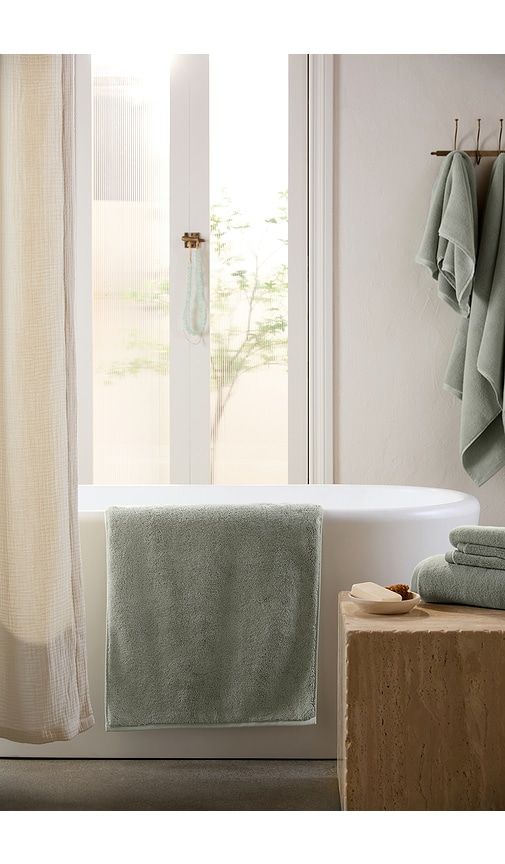 Premium Plush Bath Towel in - Parachute - Modalova