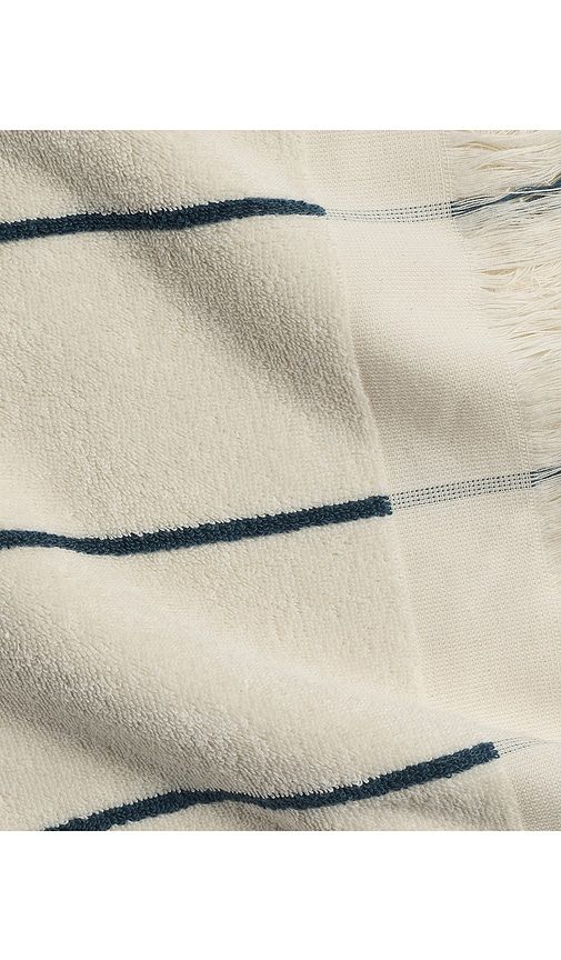 Bayside Beach Towel in Cream - Parachute - Modalova