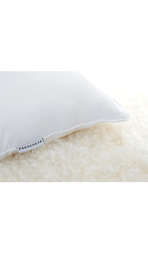 Medium Down Pillow in White. - size STANDARD (also in ) - Parachute - Modalova