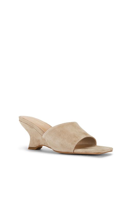 Madalena Wedge in Tan. - size 5.5 (also in 6, 9.5) - RAYE - Modalova