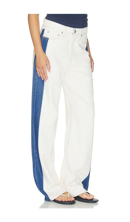 Featherweight Logan Wide Jean in White. - size 23 (also in 25, 26, 27, 28, 29, 30, 31, 32, 33) - Rag & Bone - Modalova
