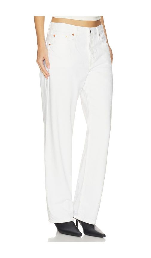 The Thrasher Straight Leg Jean in Ivory. - size 24 (also in 27, 28, 29, 30, 32) - RE/DONE - Modalova