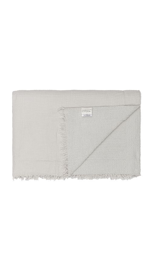 Snug Muslin Throw in Grey - Sunday Citizen - Modalova