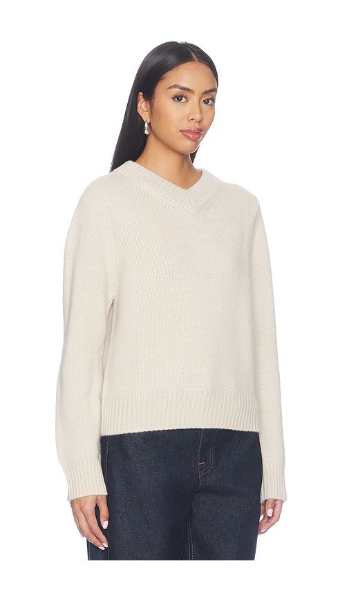 Chunky V-neck Sweater in Beige. - size L (also in M, S, XS) - Soft Goat - Modalova