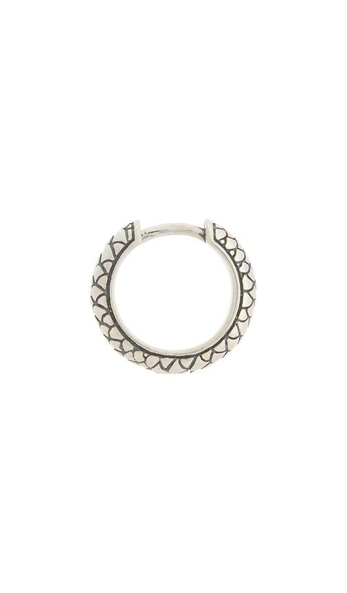 Reptile Earring in Metallic - Serge de Nimes - Modalova