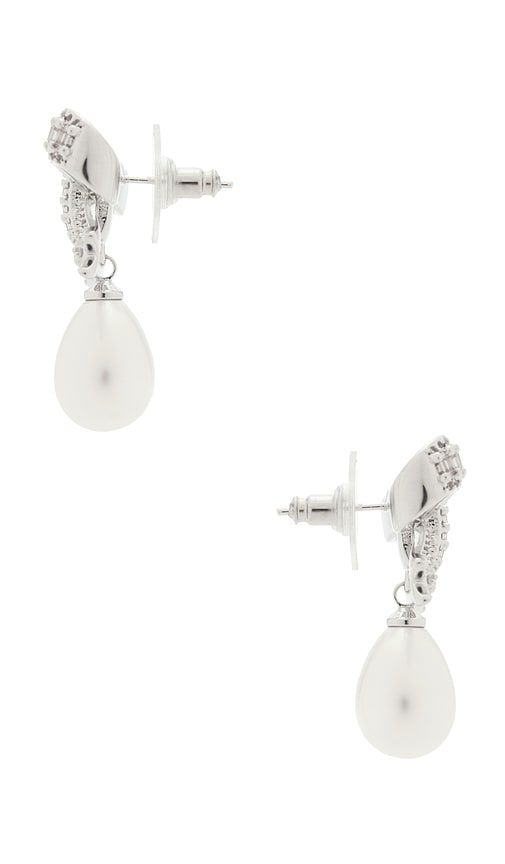 Crystal Bow Pearl Droplet Earrings in Metallic - self-portrait - Modalova
