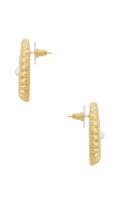 Pearl Shell Earrings in Metallic - self-portrait - Modalova
