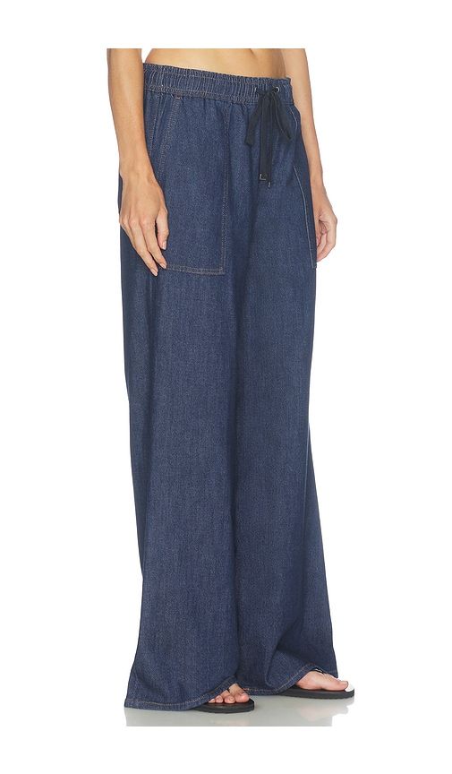 Utility Pull On Wide Leg Jean in Blue. - size L (also in M, S, XL, XS) - 7 For All Mankind - Modalova