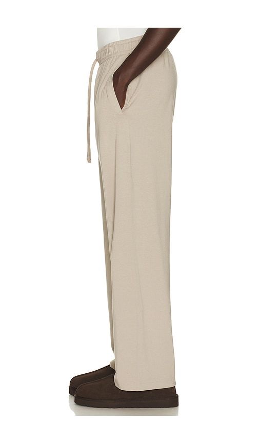 Jersey Straight Leg Pant in Neutral. - size S (also in M, L, XL/1X, XXL/2X) - SKIMS - Modalova