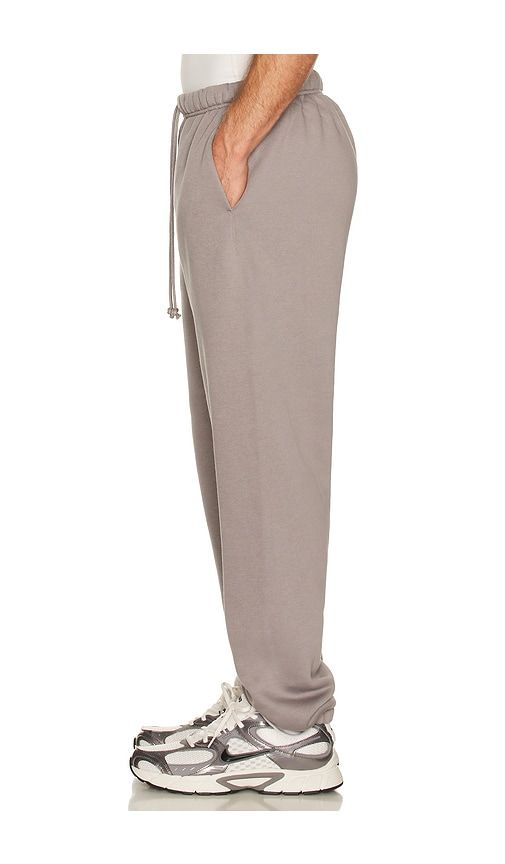 Fleece Lounge Relaxed Jogger in Grey. - size M (also in XL/1X, XXL/2X) - SKIMS - Modalova