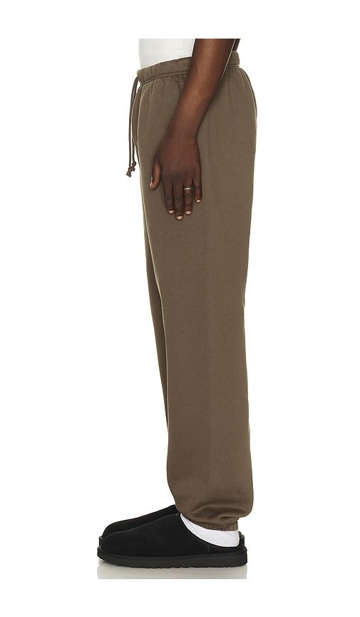 Fleece Lounge Relaxed Jogger in Brown. - size S (also in M, L, XL/1X, XXL/2X) - SKIMS - Modalova