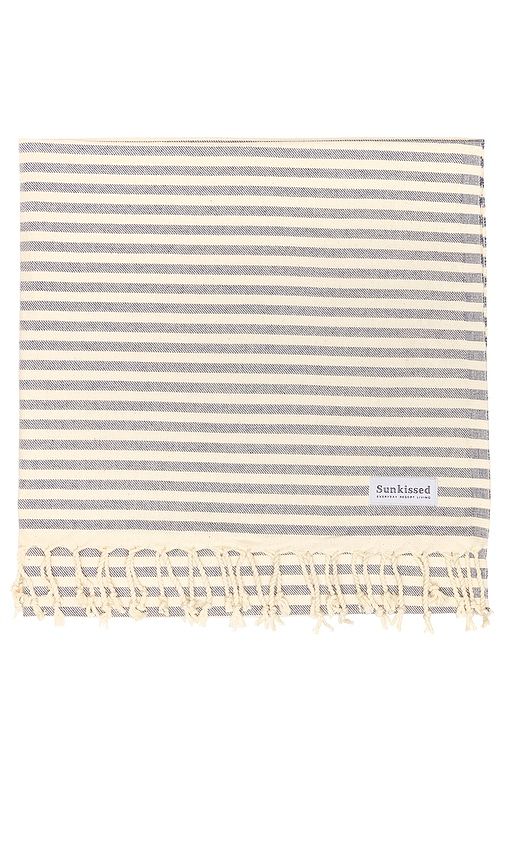 Sand Free Beach Towel in Navy - Sunkissed - Modalova