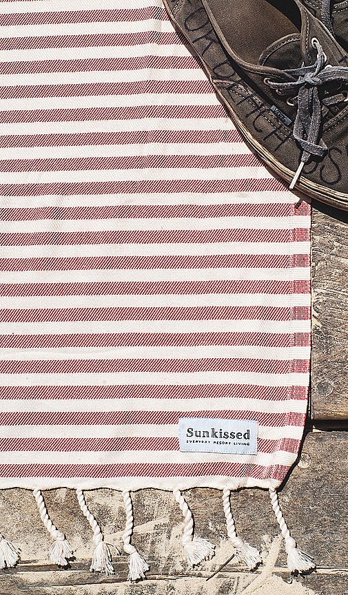 Bermuda Sand Free Beach Towel in - Sunkissed - Modalova