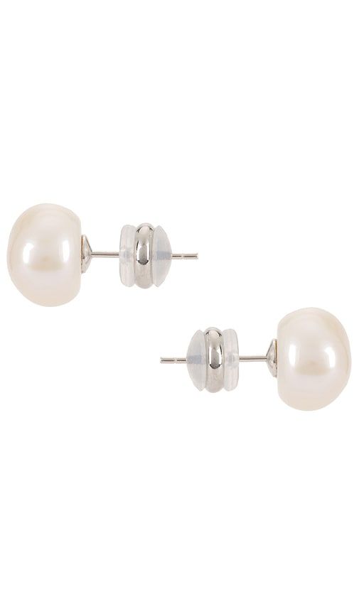 SHASHI Pearl Stud Earring in Ivory - SHASHI - Modalova