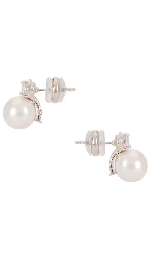 SHASHI Cleo Stud Earring in Ivory - SHASHI - Modalova
