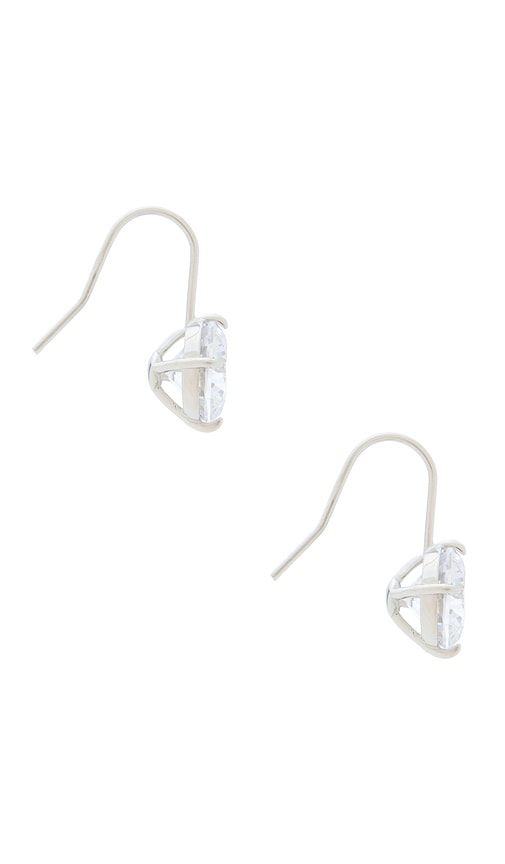 Caroline Drop Earring in Metallic Silver - SHASHI - Modalova
