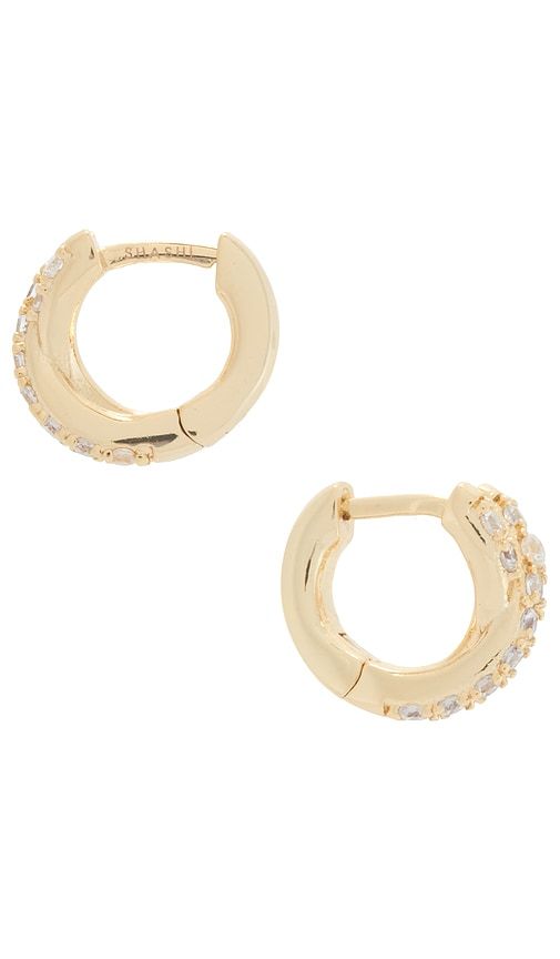 Staci Pave Huggies Earrings in Metallic - SHASHI - Modalova