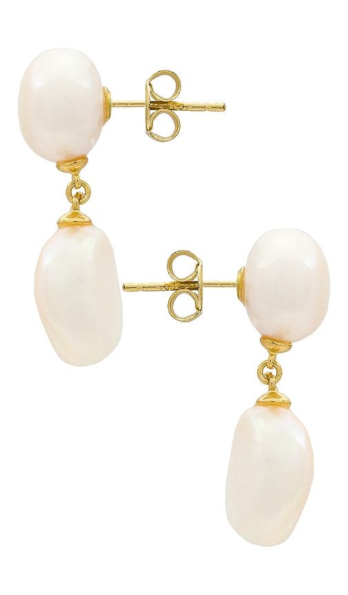 Drop Earring in Metallic - SHASHI - Modalova