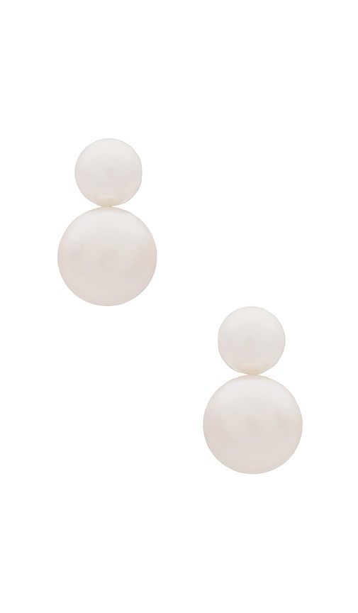 Bianca Pearl Earring in - SHASHI - Modalova
