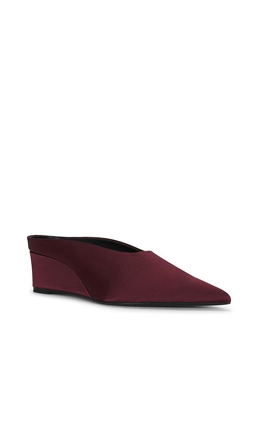 Satin Pointed Gala Wedge Pump in Burgundy. - size 36 (also in 37, 38, 39) - SIMONMILLER - Modalova