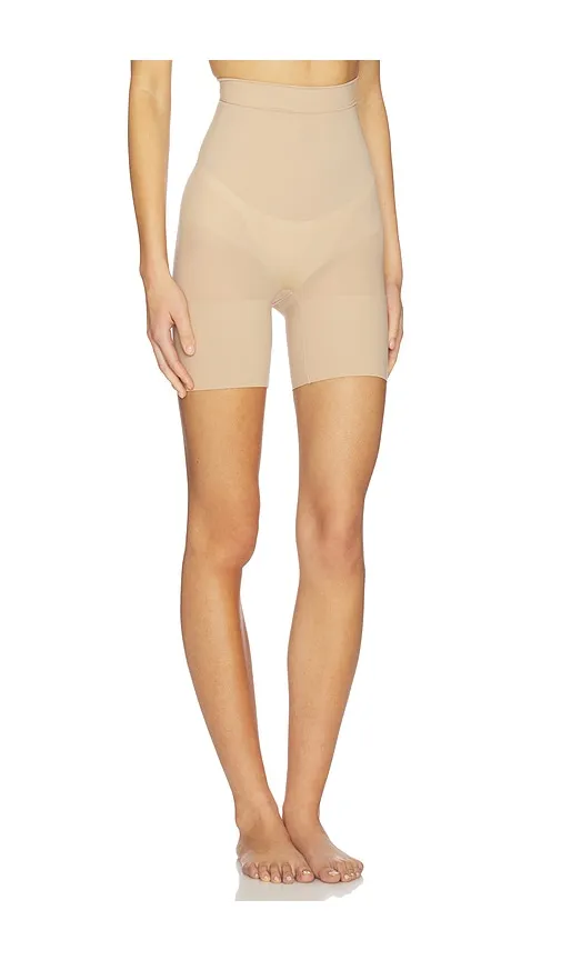 Sheer Seamless Mid Thigh Short in Tan. - size XL (also in XXL, XXS) - SKIMS - Modalova