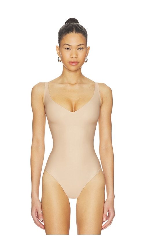 Body Core Sculpt Plunge Thong Bodysuit in Nude. - size L (also in M, S, XS) - SKIMS - Modalova