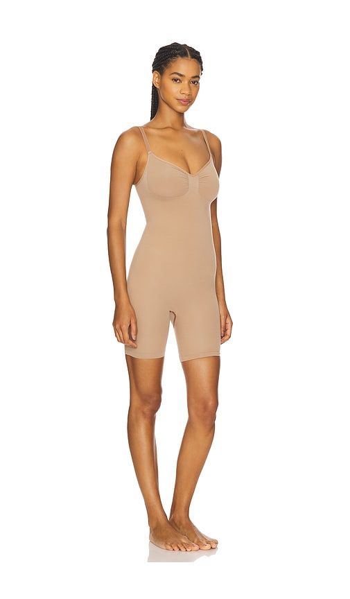 Seamless Sculpt Mid Thigh Bodysuit in Beige. - size S (also in XS, XXS) - SKIMS - Modalova