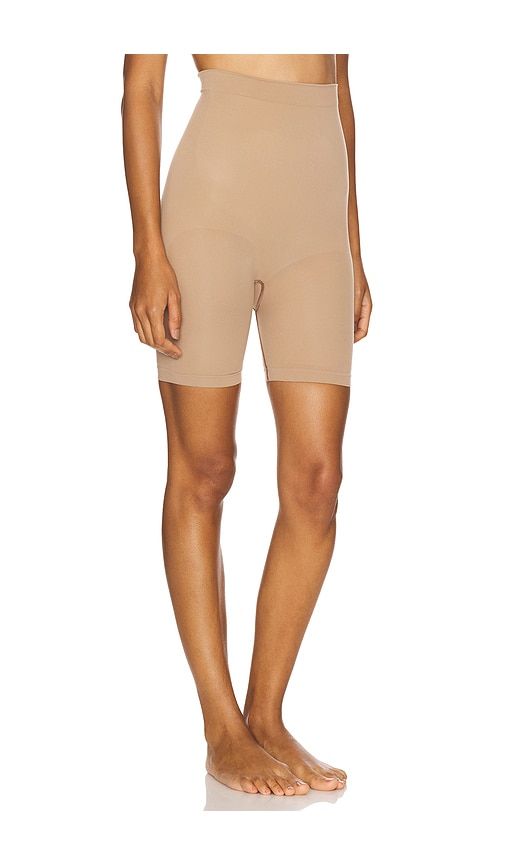 Seamless Sculpt Mid Thigh Short in Beige. - size XL (also in XXS) - SKIMS - Modalova