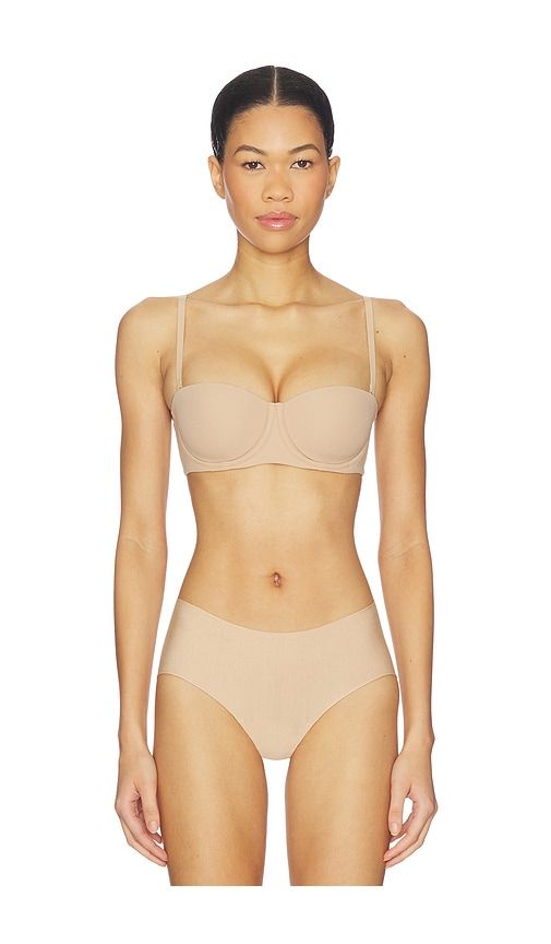 Fits Everybody Strapless Bra in Beige. - size 32A (also in 32B, 36B, 36D, 36DD) - SKIMS - Modalova