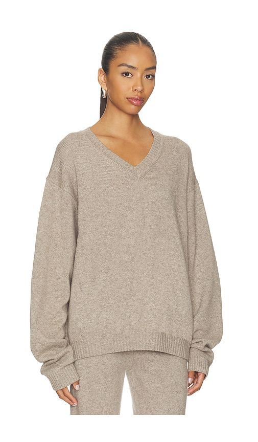 Cashmere Oversized Boyfriend Sweater in Tan. - size S/M (also in XXS/XS) - SKIMS - Modalova
