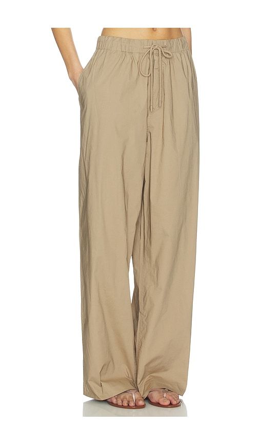 Swiss Cotton Sateen Oversized Drawstring Pant in Tan. - size M (also in S) - SKIMS - Modalova
