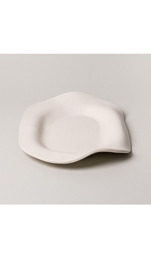 SIN Manta Oval Platter in Cream - SIN - Modalova