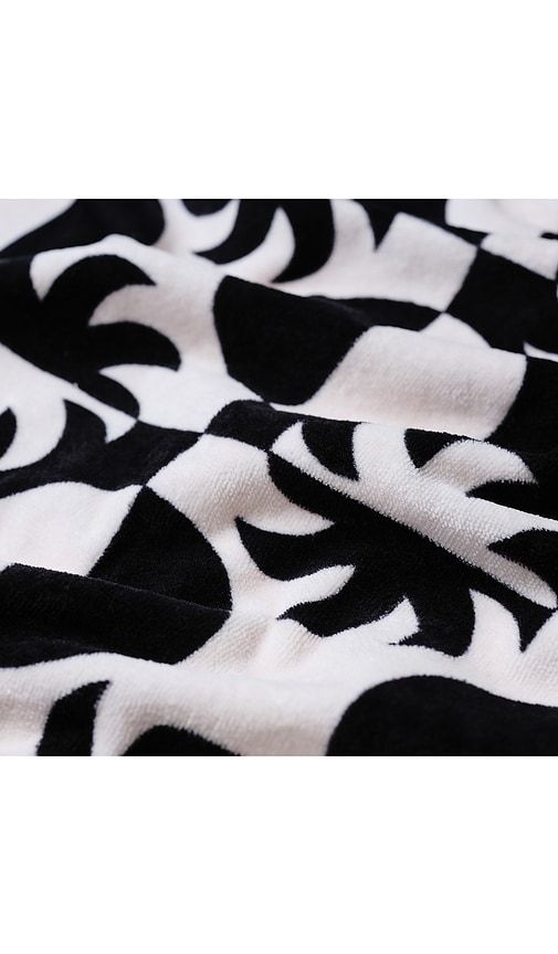 Dually Towel in ,White - Slowtide - Modalova