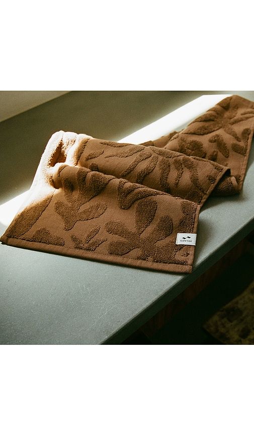 Sunny Sculpted Hand Towel in Brown - Slowtide - Modalova