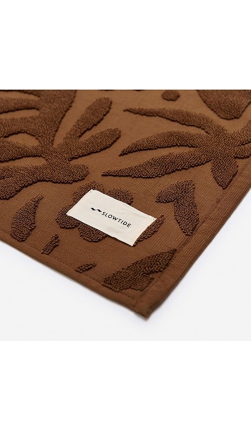 Sunny Sculpted Bath Mat in Brown - Slowtide - Modalova
