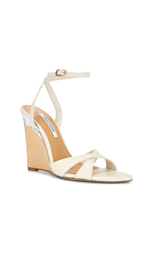 Sorynn Sandal in Ivory. - size 6 (also in 6.5, 7, 7.5, 8, 8.5, 9, 9.5, 10) - Steve Madden - Modalova
