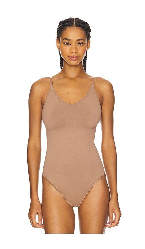 Sculpt Thong Bodysuit in Taupe. - size L (also in S) - SPANX - Modalova