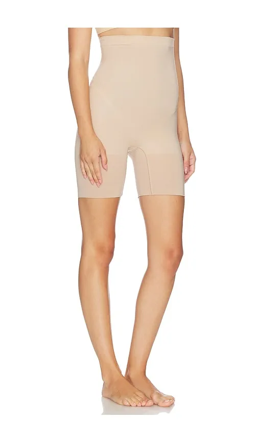 Sculpt Gofigure High Waist Mid Thigh Short in Cream. - size XL (also in XXL) - SPANX - Modalova