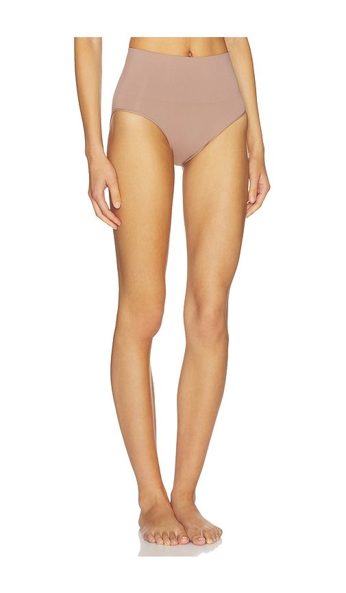 Shape Extraordinary Brief in Taupe. - size L (also in S, XL, XS, XXL) - SPANX - Modalova