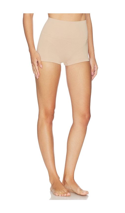 Shape Extraordinary Boyshort in Tan. - size XL (also in XXL) - SPANX - Modalova