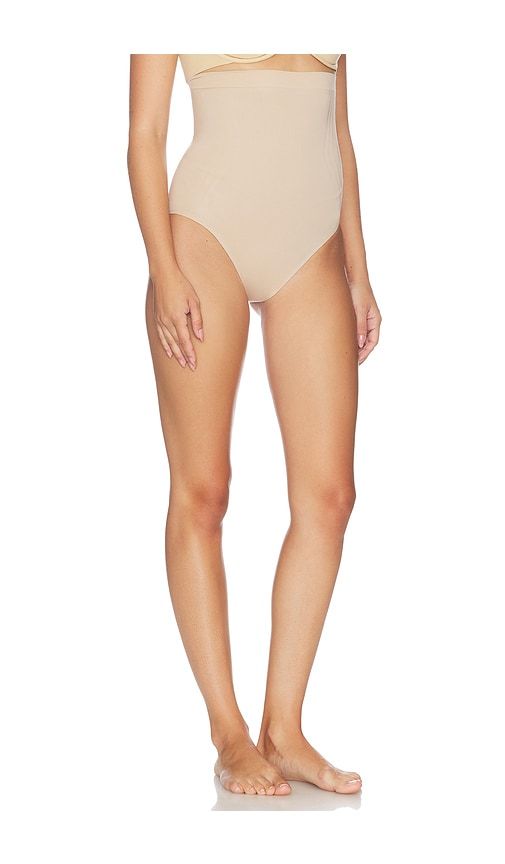 Sculpt Gofigure High Wasit Brief in Cream. - size L (also in M, S, XL, XS, XXL) - SPANX - Modalova