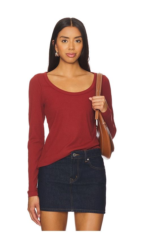 Rib Scoop Tee in Red. - size M (also in S, XS) - SPANX - Modalova